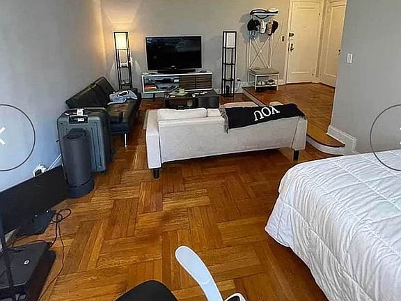 2nd image of 140 E 52nd St APT 5E