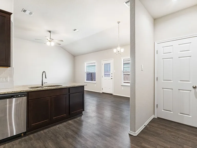 636 Heathers Way — Photo 12