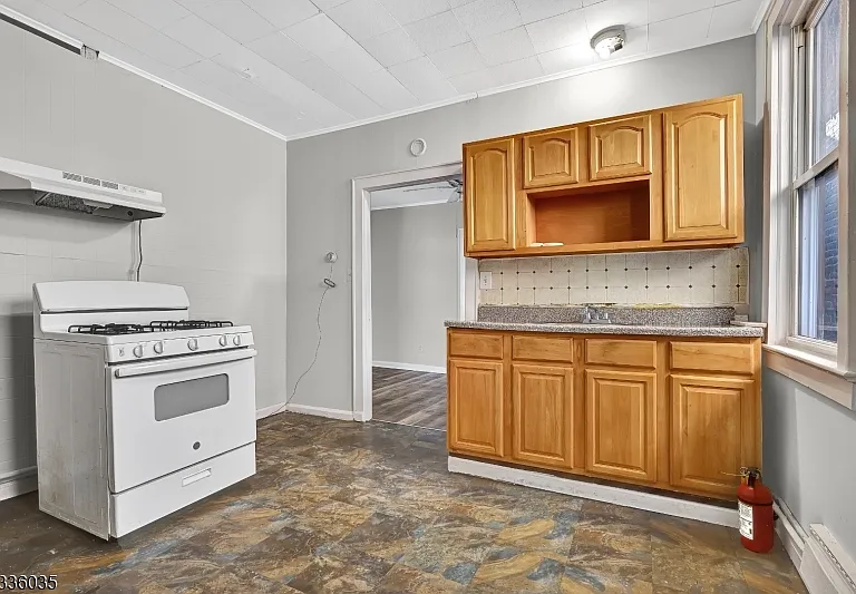 2 Columbus Pl #2R — Photo 1