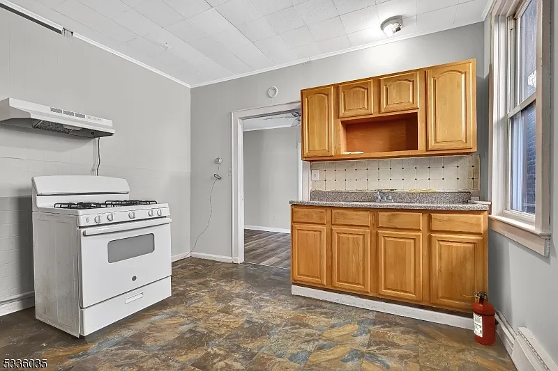 2 Columbus Pl #2R