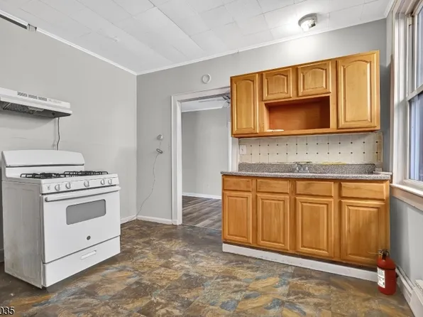 2 Columbus Pl APT 2R, Bound Brook, NJ 08805