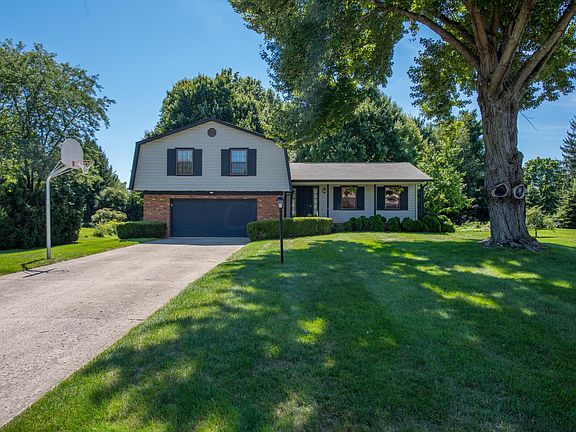2nd image of 8771 Stonehenge Cir