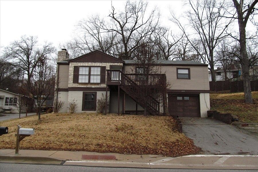 1st image of 818 Forest Ave