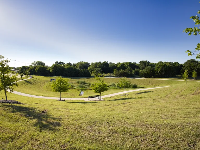 605 Grenada Lake Dr — Photo 52