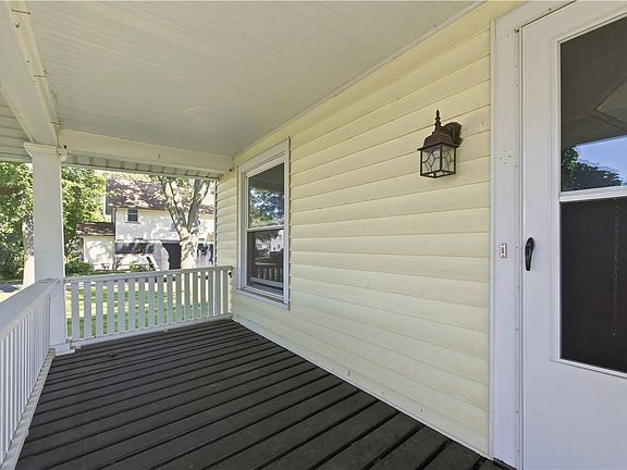 3rd image of 33 Grove St