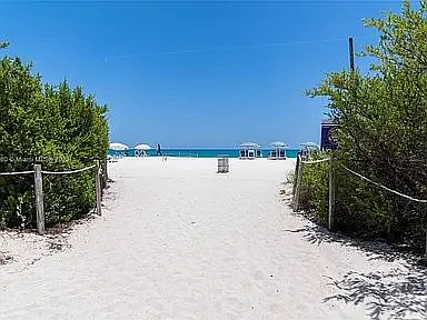 Collins Ave, Miami Beach — Photo 4