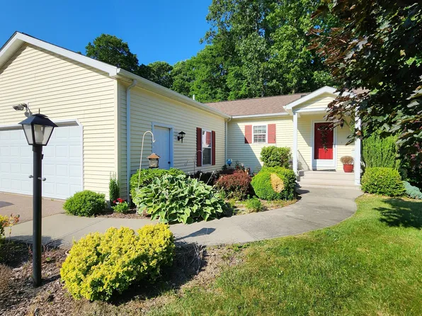 7 Paint Brush Path, Montville, CT 06382