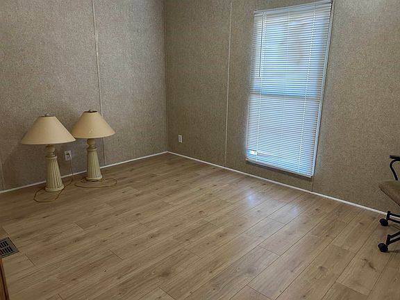 3rd image of 500 Apache Rd.
