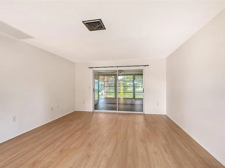 515 Rousseau Dr — Photo 6