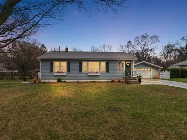 634 Miller Ln, Saint Joseph, MI 49085