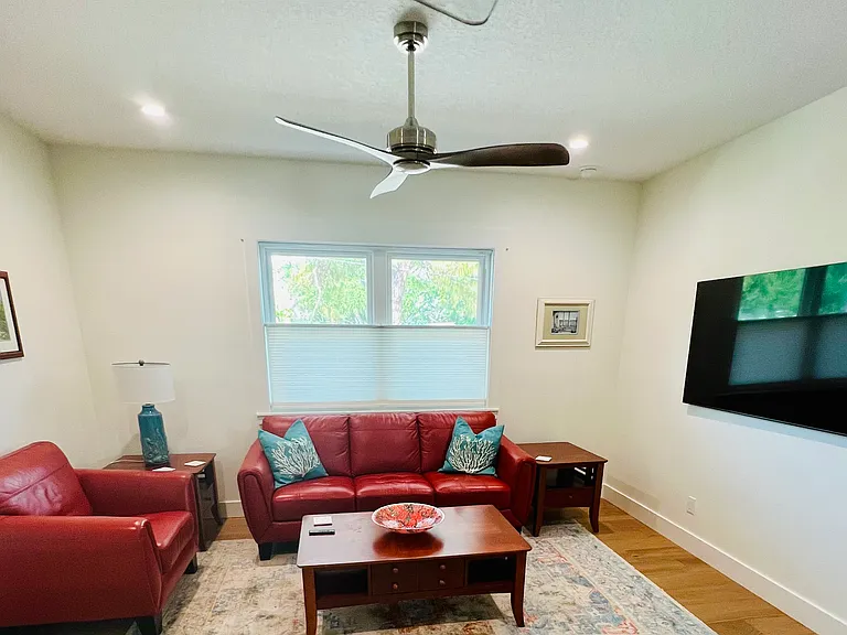 2741 Temple St — Photo 15