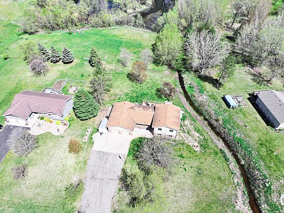 4th image of 2819 Crestwood Dr NE