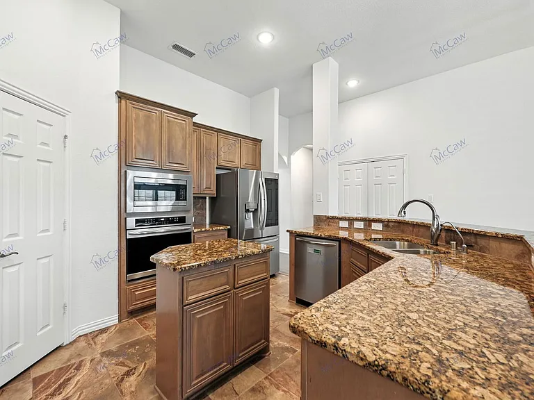 628 Castle St — Photo 8