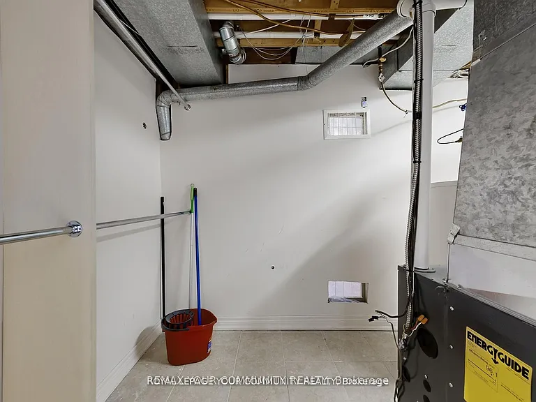 52 Eleanor Cir #LOWER — Photo 33