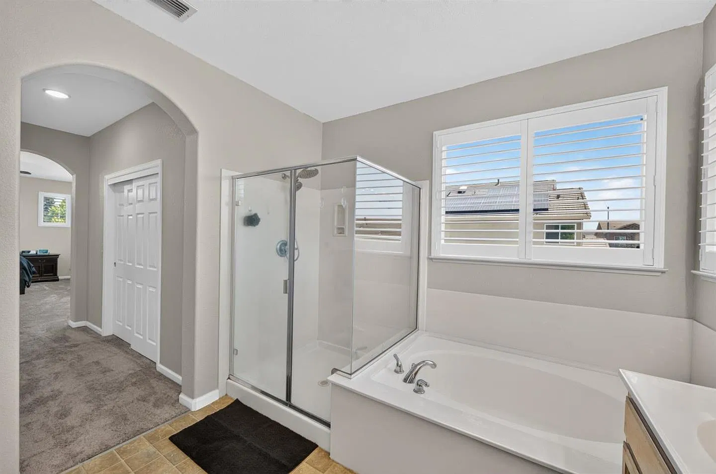4 bed, 2641 sqft, $3,300 — Photo 1
