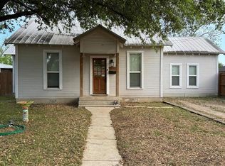 211 Cummings St, Uvalde, TX 78801