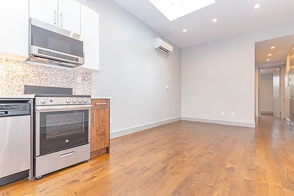 Rented by MySpaceNYC | media 18