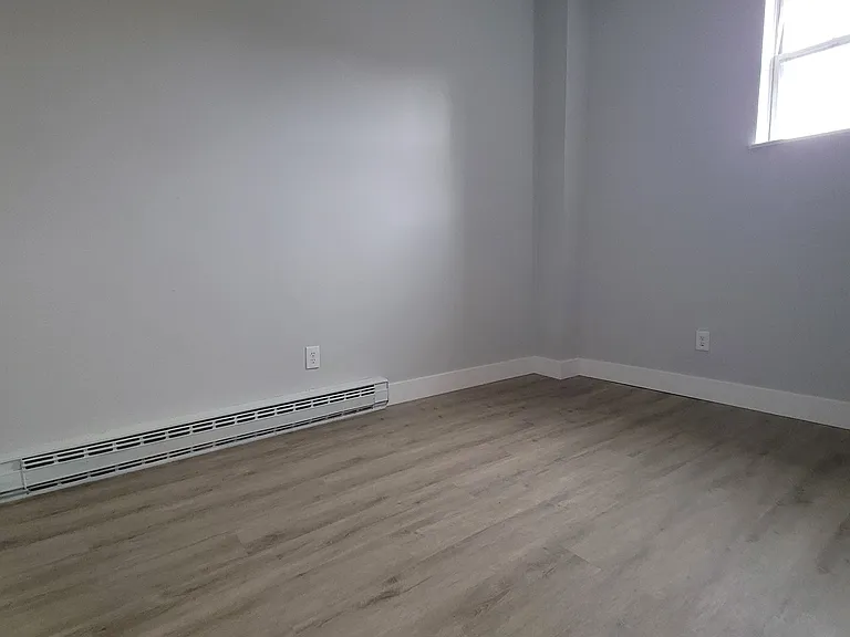 8-10 King St #8 — Photo 3