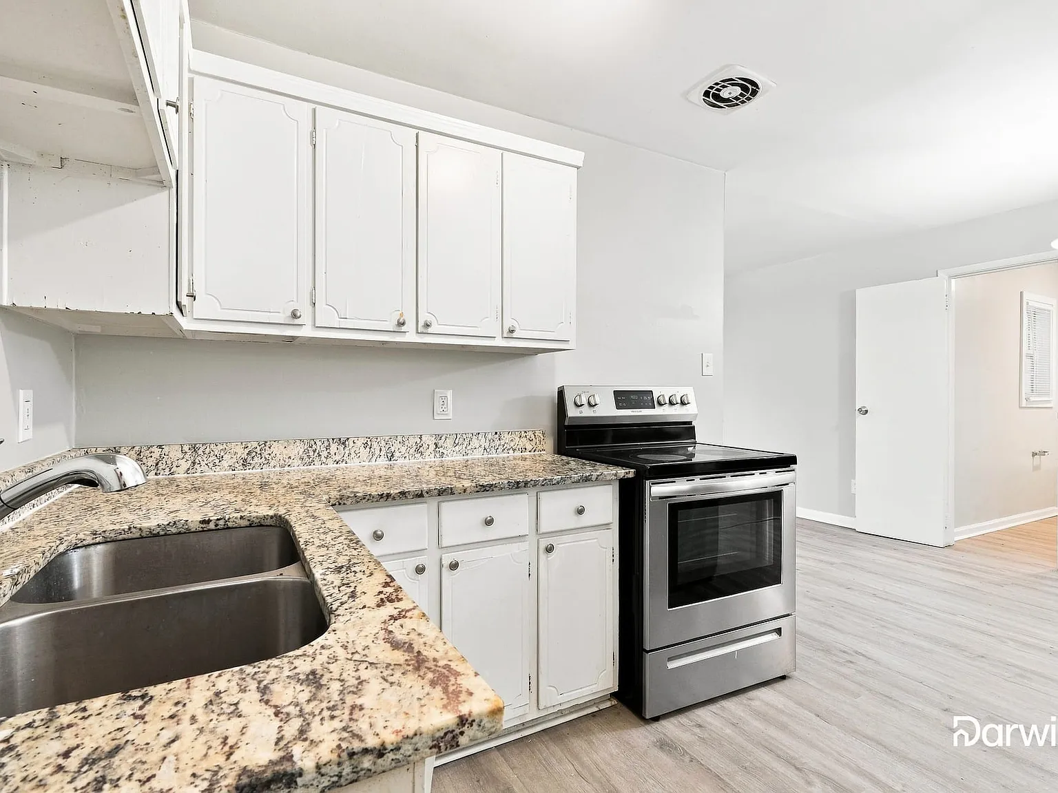3 bed, 1.0 bath, 1211 sqft, $1,360 — Photo 4