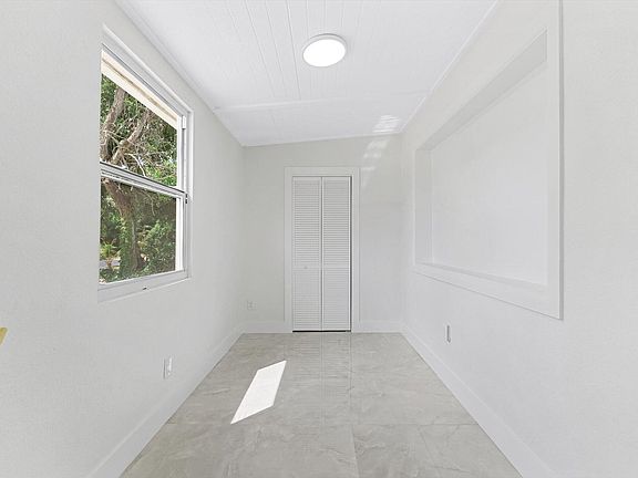 5th image of 431 Ficus Tree Drive