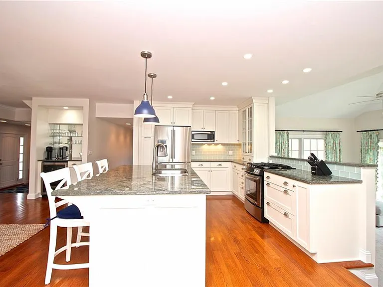 190 Coggeshall Ave — Photo 8