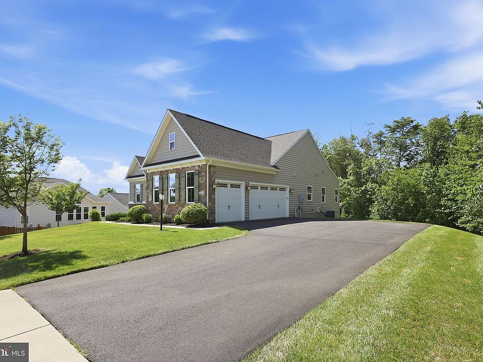 2nd image of 26867 Barnsley Pl