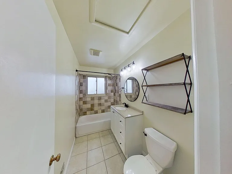 2230 Marshall St — Photo 14