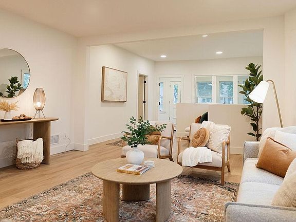 3rd image of 212 E Diamond Lake Rd