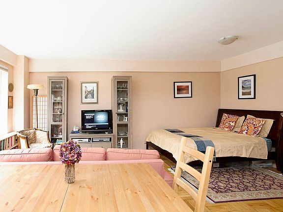 3rd image of 117 E 37th St APT 3D