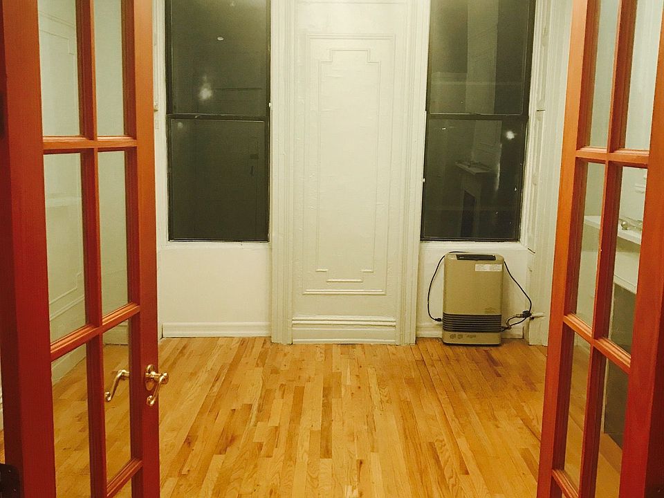 2nd image of 114 Walton St APT 3B