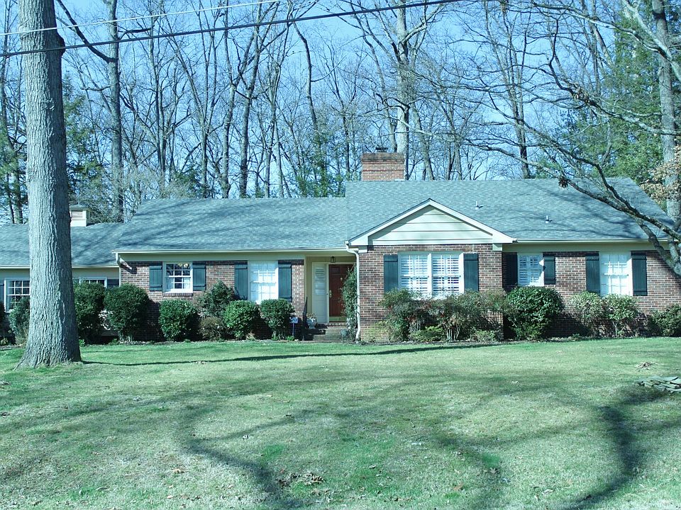 Cute ranch home on spacious lot