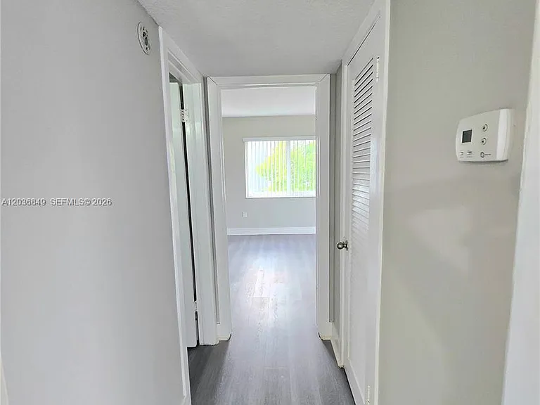 335 SW 20th St #6 — Photo 6
