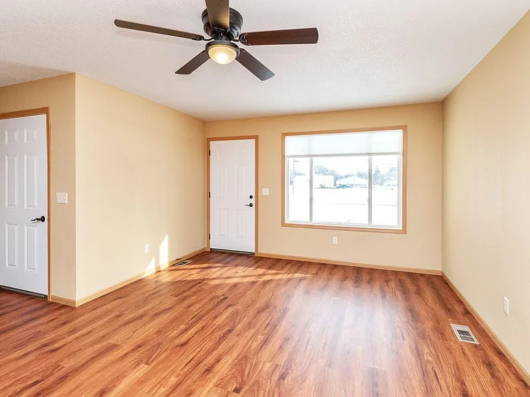 209 S Cottonwood St — Photo 5