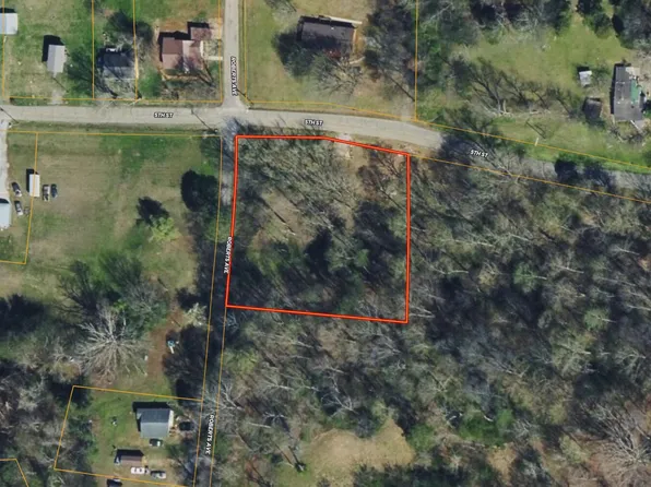 1119 5th St, Etowah, TN 37331