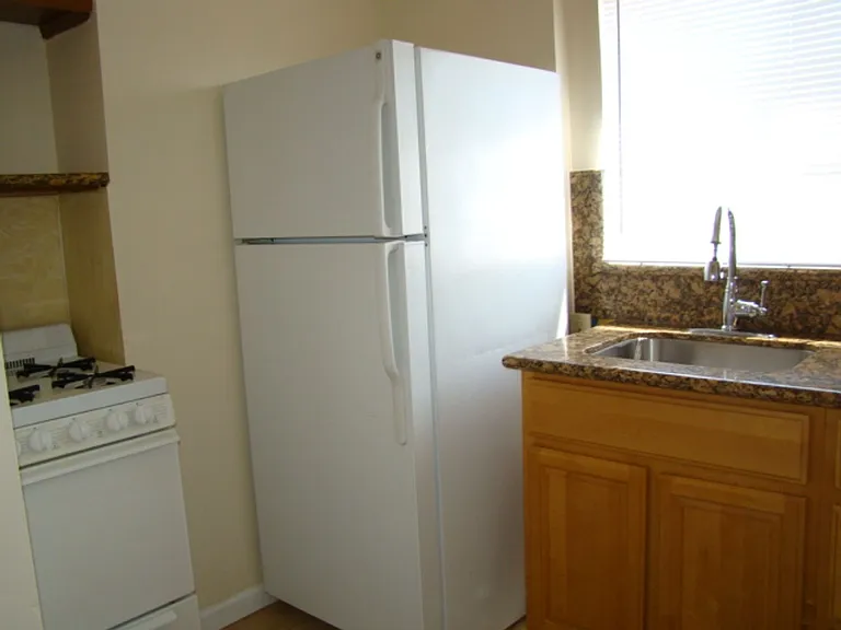 440 N Fair Oaks Ave — Photo 3