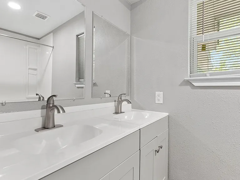 1401 Garrett St — Photo 10