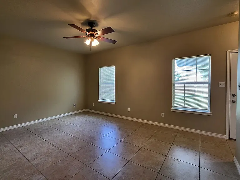 1105 N Cuernavaca Dr #B — Photo 19