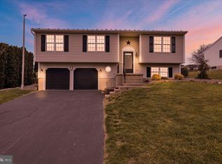 317 Dogwood Ln, Womelsdorf, PA 19567
