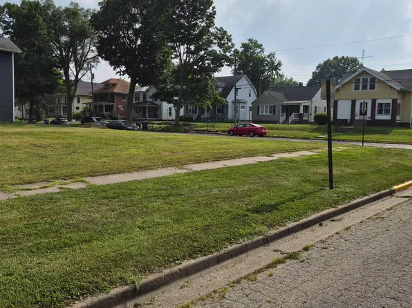 427 N 3rd St, Monmouth, IL 61462