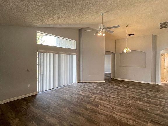5th image of 437 Lady Diana Dr