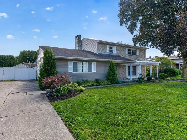 1352 Roelke Dr, South Bend, IN 46614