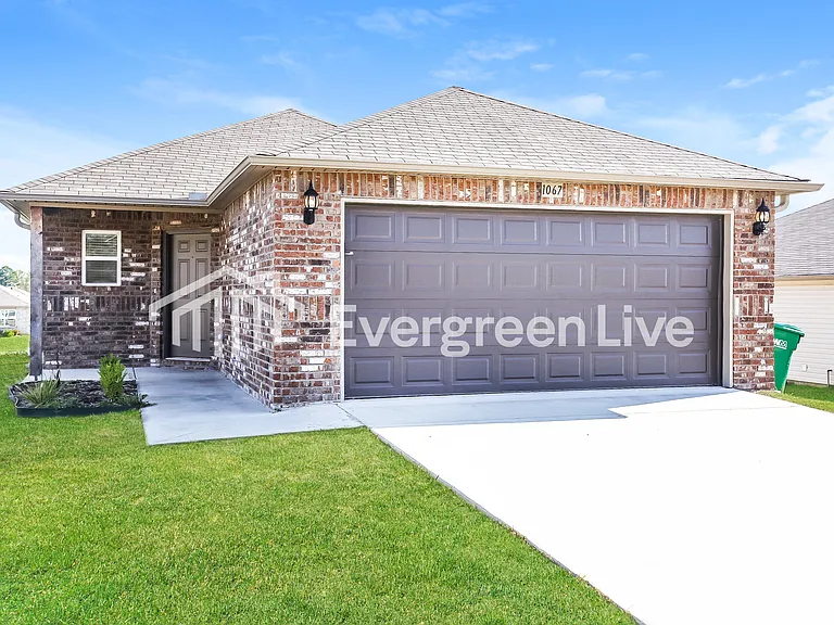 1067 Huntington Dr — Photo 7