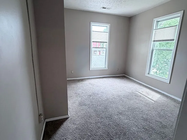 1031 Hartford St — Photo 20