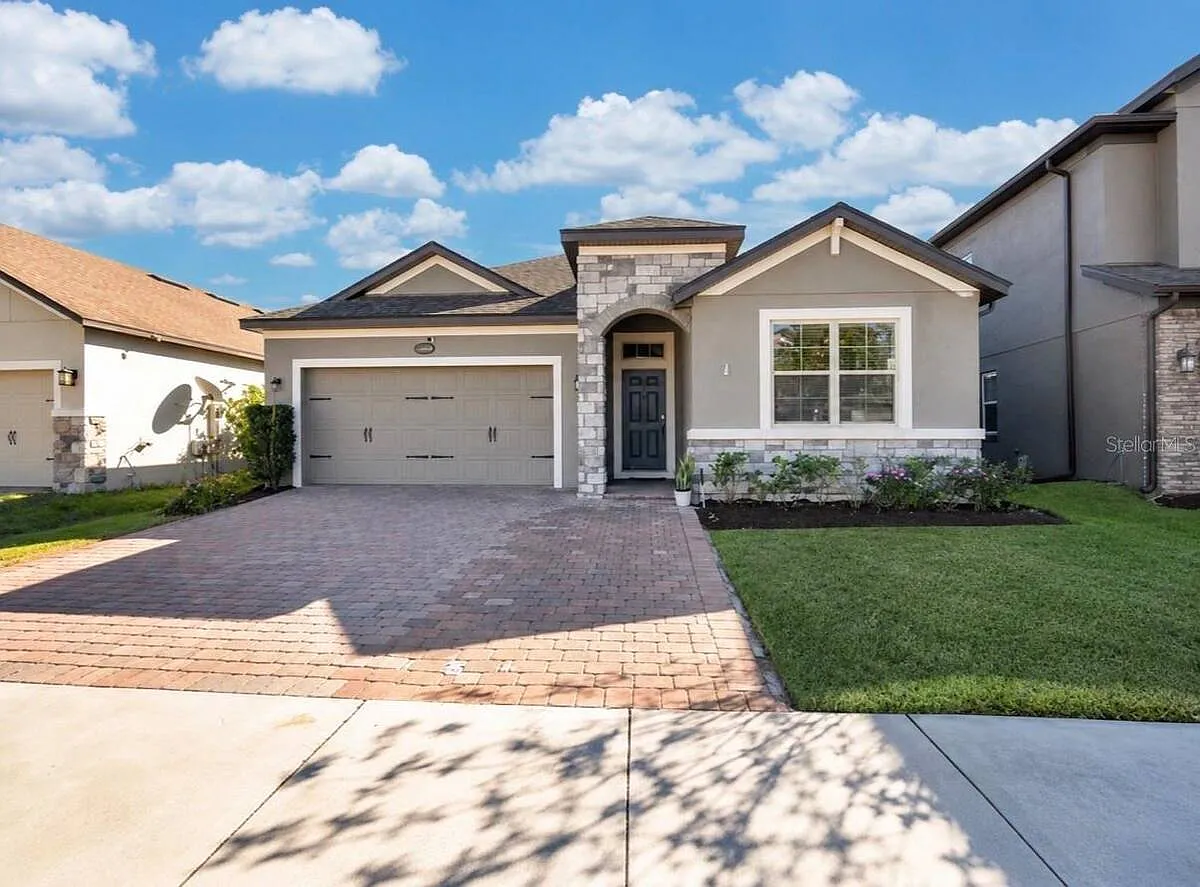 3 bed, 2.0 bath, 1759 sqft, $2,500 — Photo 1