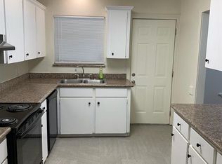 2506 N Houston Dr, La Marque, TX 77568