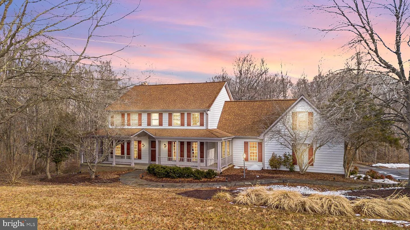 22109 Creekview Dr photo 1