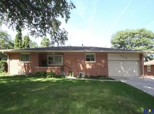 315 Bruce Dr, Lincoln, NE 68510