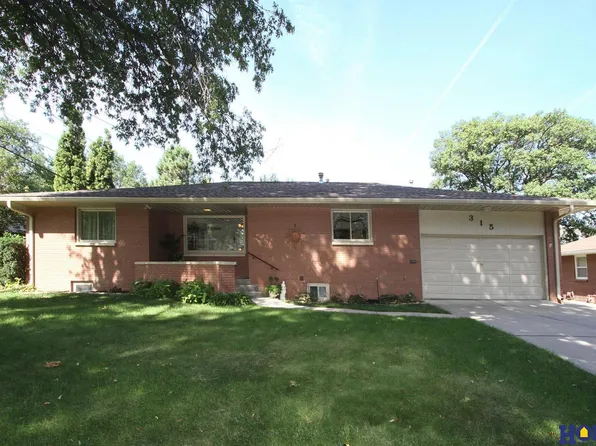 315 Bruce Dr, Lincoln, NE 68510