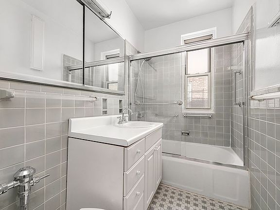 5th image of 68-37 108th St APT 6M