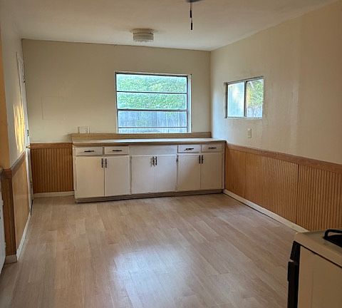 5th image of 7132 Oak Park Dr